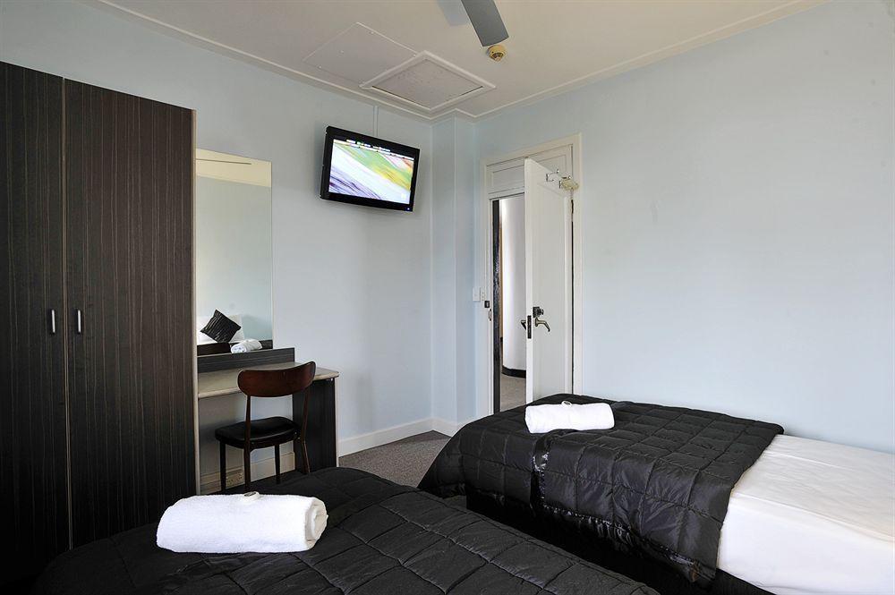 The Lakes Hotel Entrance Exterior foto